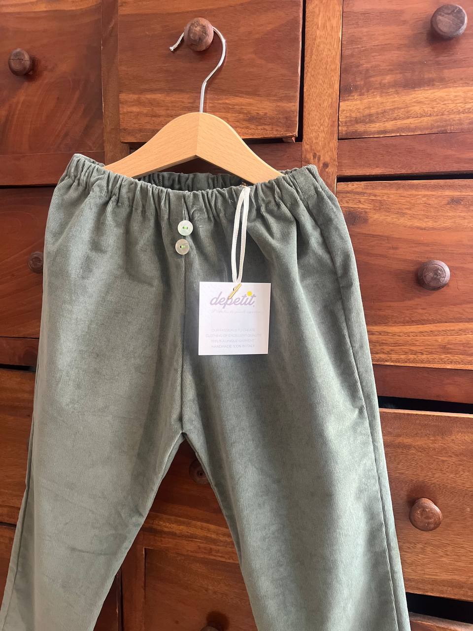 Pantalone mod. GENEVE – Velluto Millerighe colore verde salvia