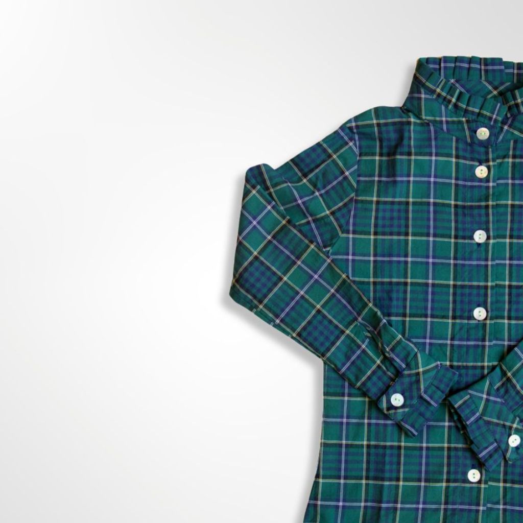 dettaglio camicia per bambina scozzese