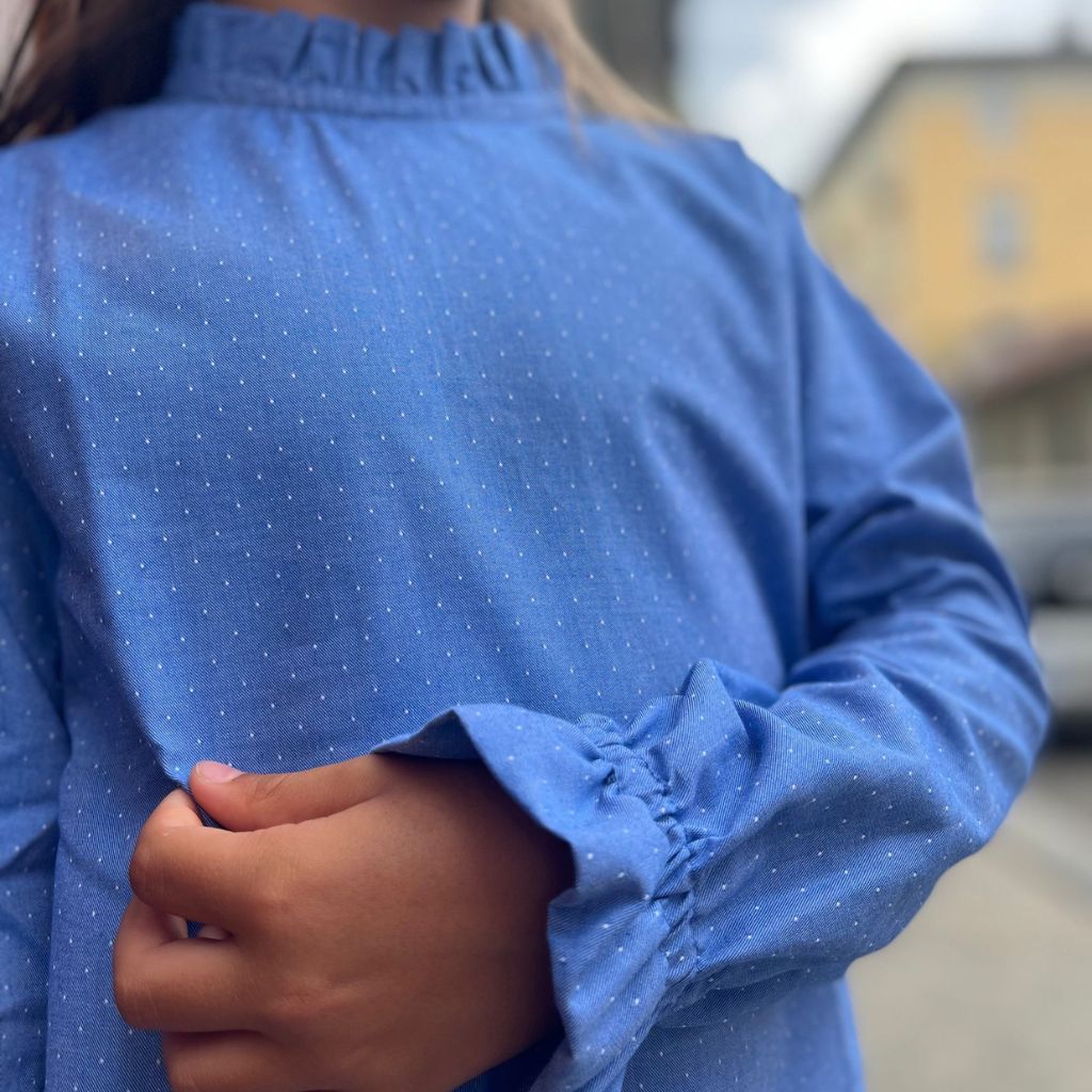 dettaglio polsini camicia per bambina