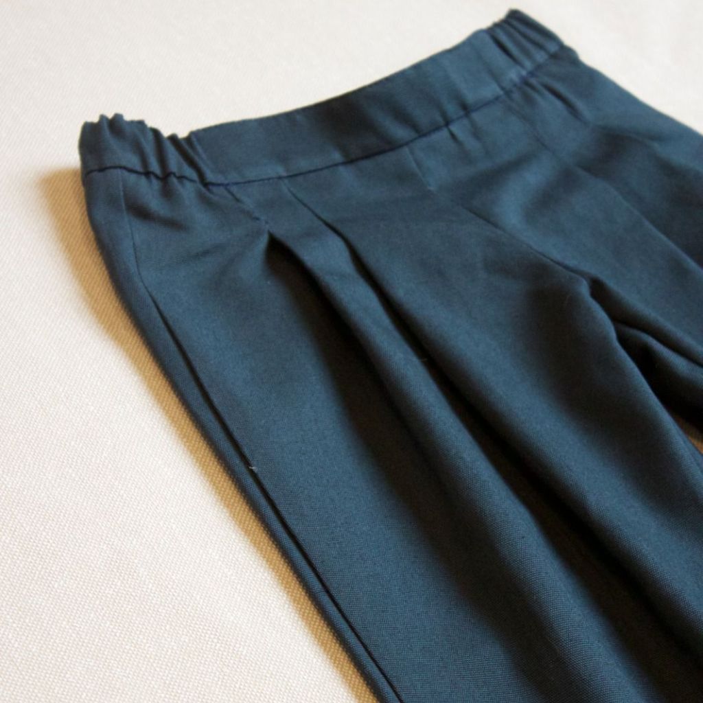 pantaloni con pinces e vita elasticizzata per bambini