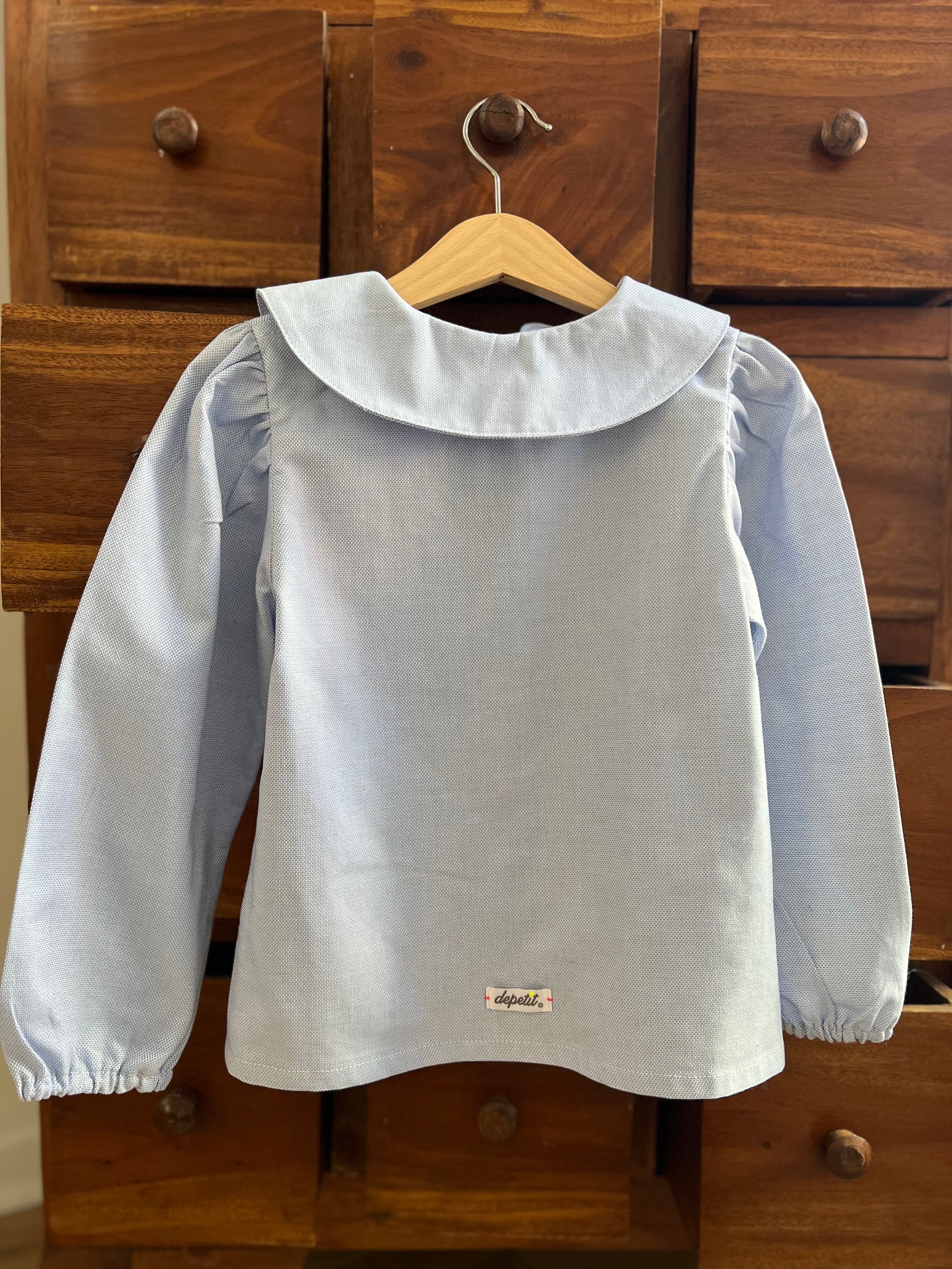 camicia azzurra per bambina