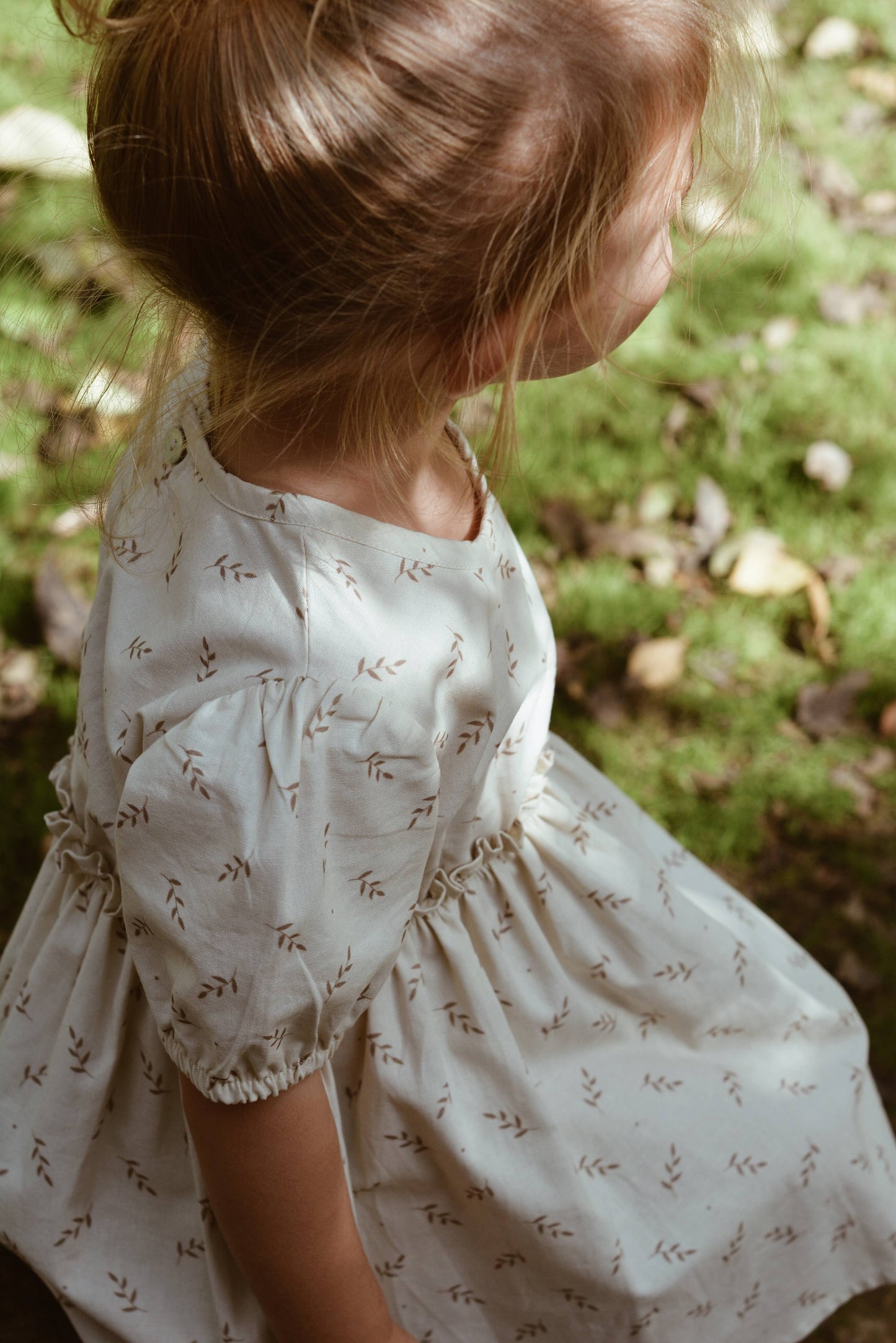 Abito estivo beige con stampa floreale per bambina 100% cotone OEKO-TEX