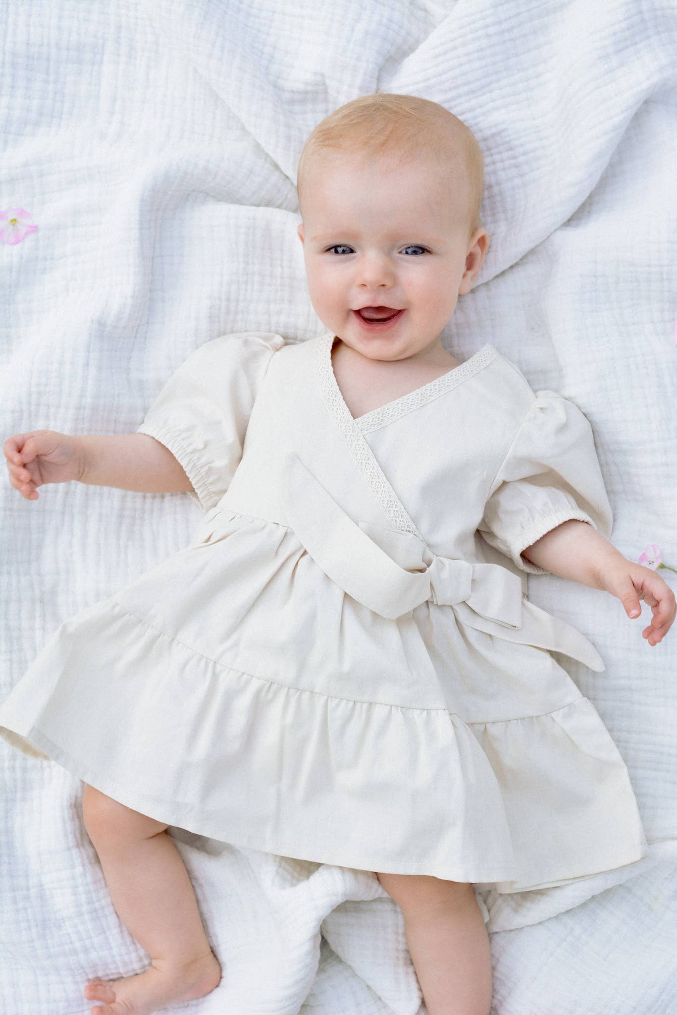 Vestito estivo beige in cotone 100% con pizzo per bambina