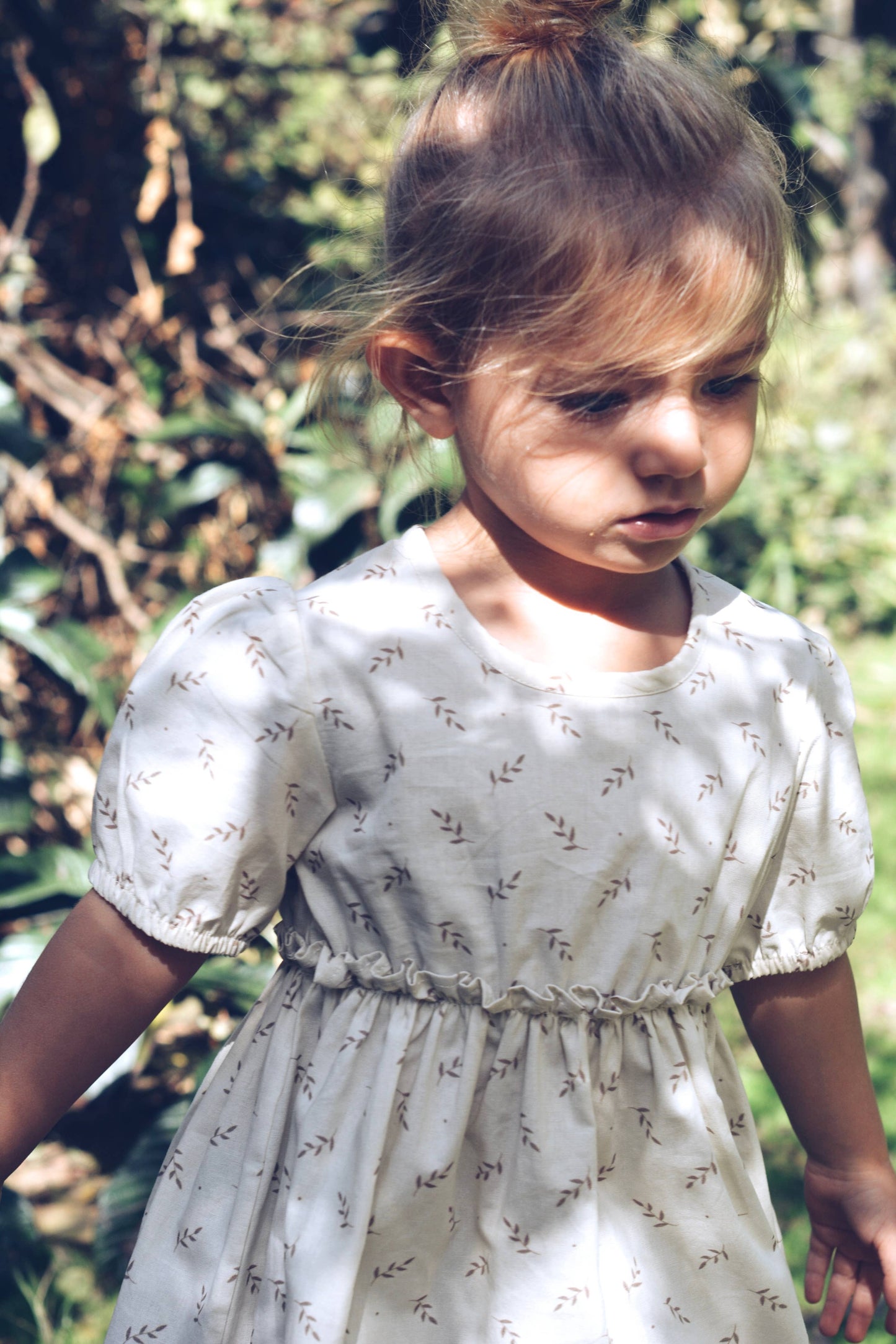 Abito estivo beige con stampa floreale per bambina 100% cotone OEKO-TEX