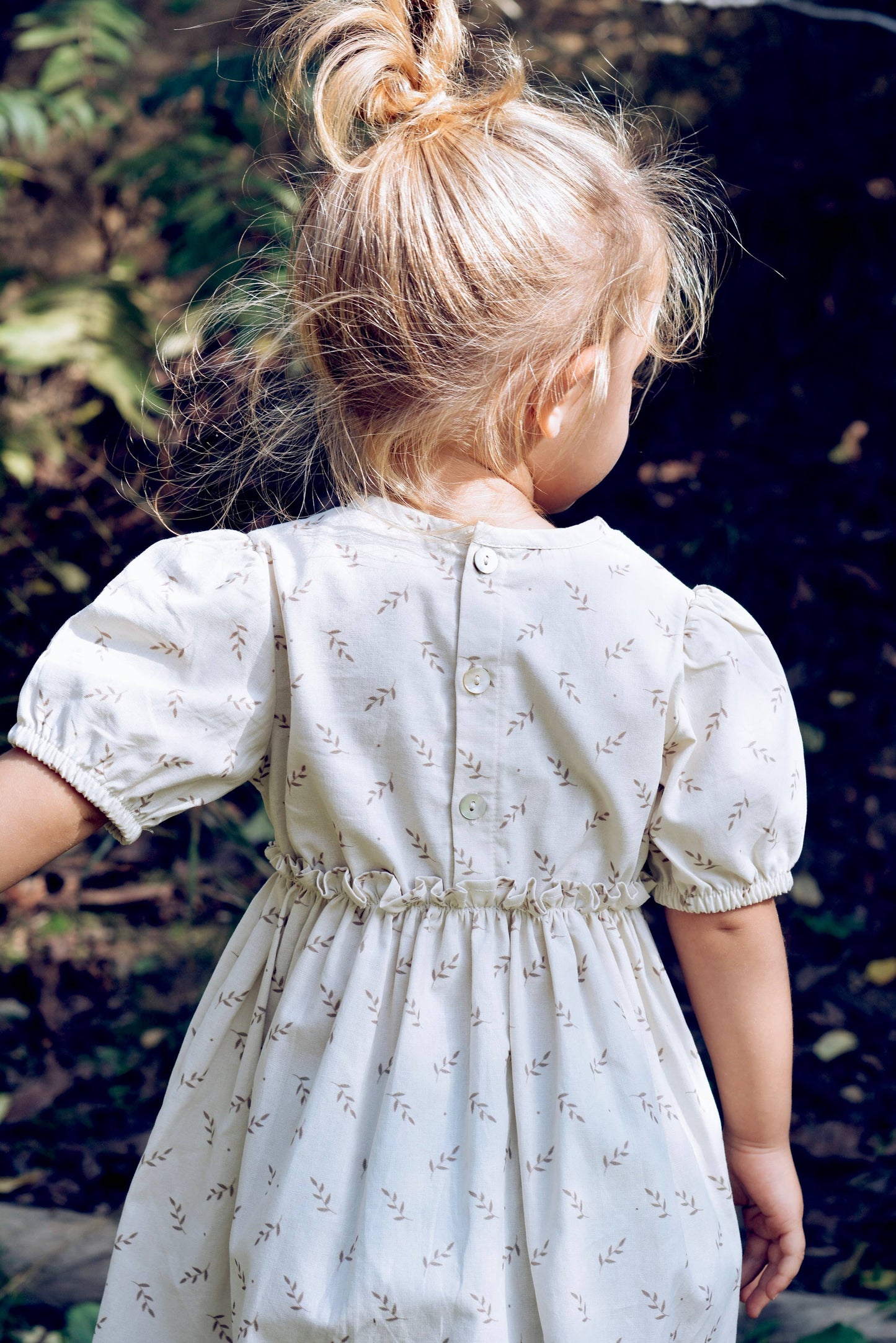 Abito estivo beige con stampa floreale per bambina 100% cotone OEKO-TEX