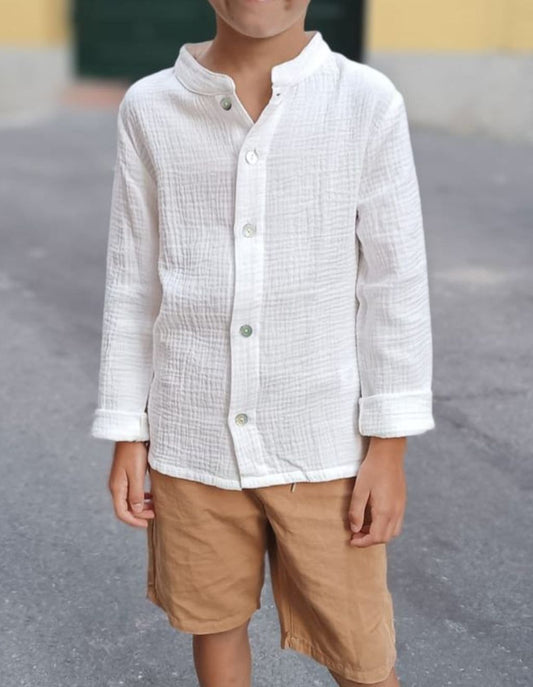 camicia con colletto alla coreana e maniche lunghe per bambini in mussola di cotone bianca