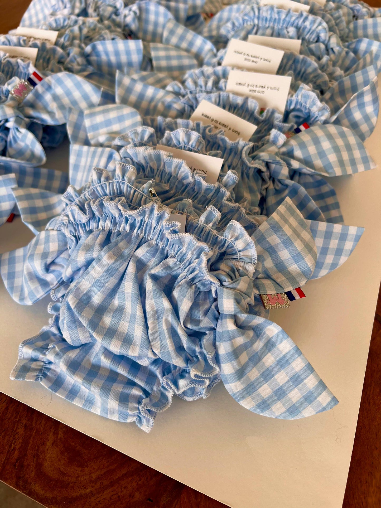 Costume da bagno a quadretti azzurri