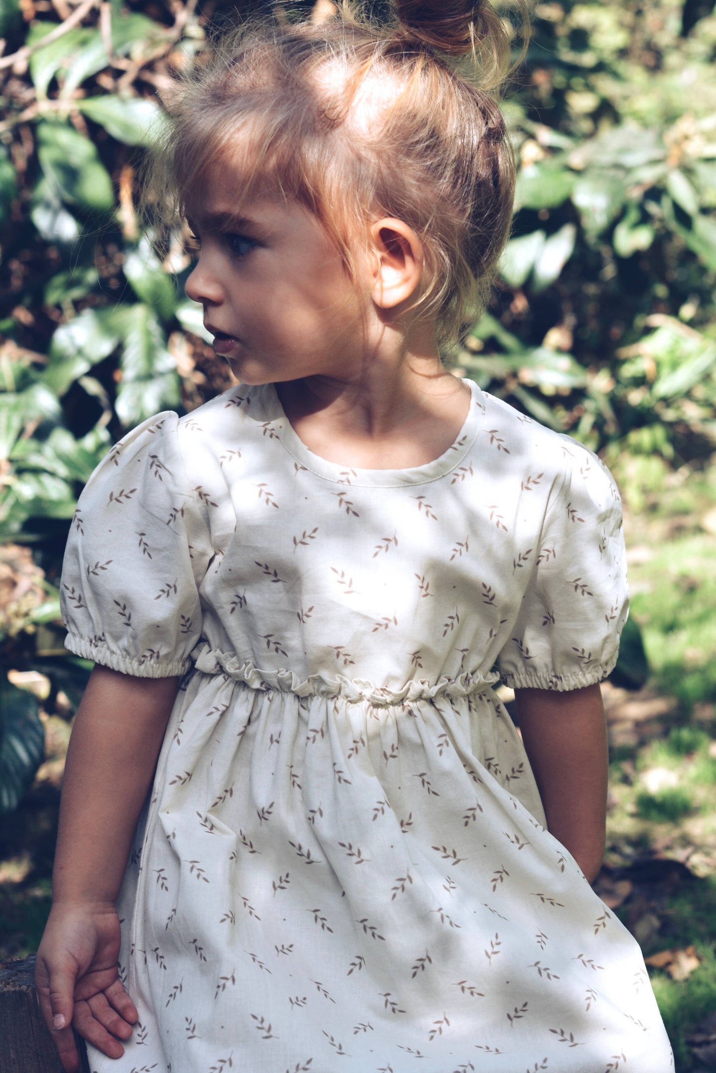 Abito estivo beige con stampa floreale per bambina 100% cotone OEKO-TEX