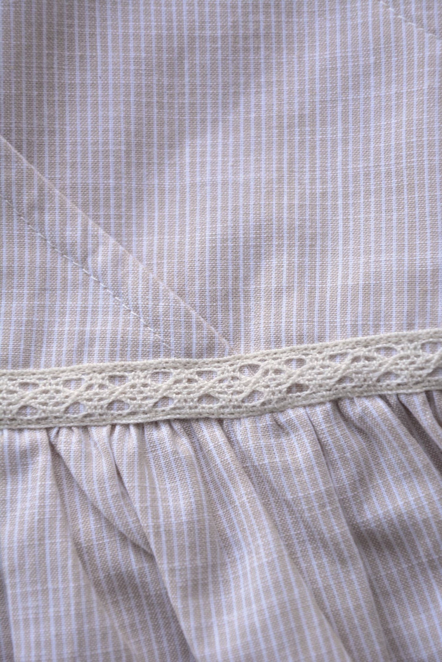 Abito estivo a righe per bambini con dettaglio schiena, 100% cotone
