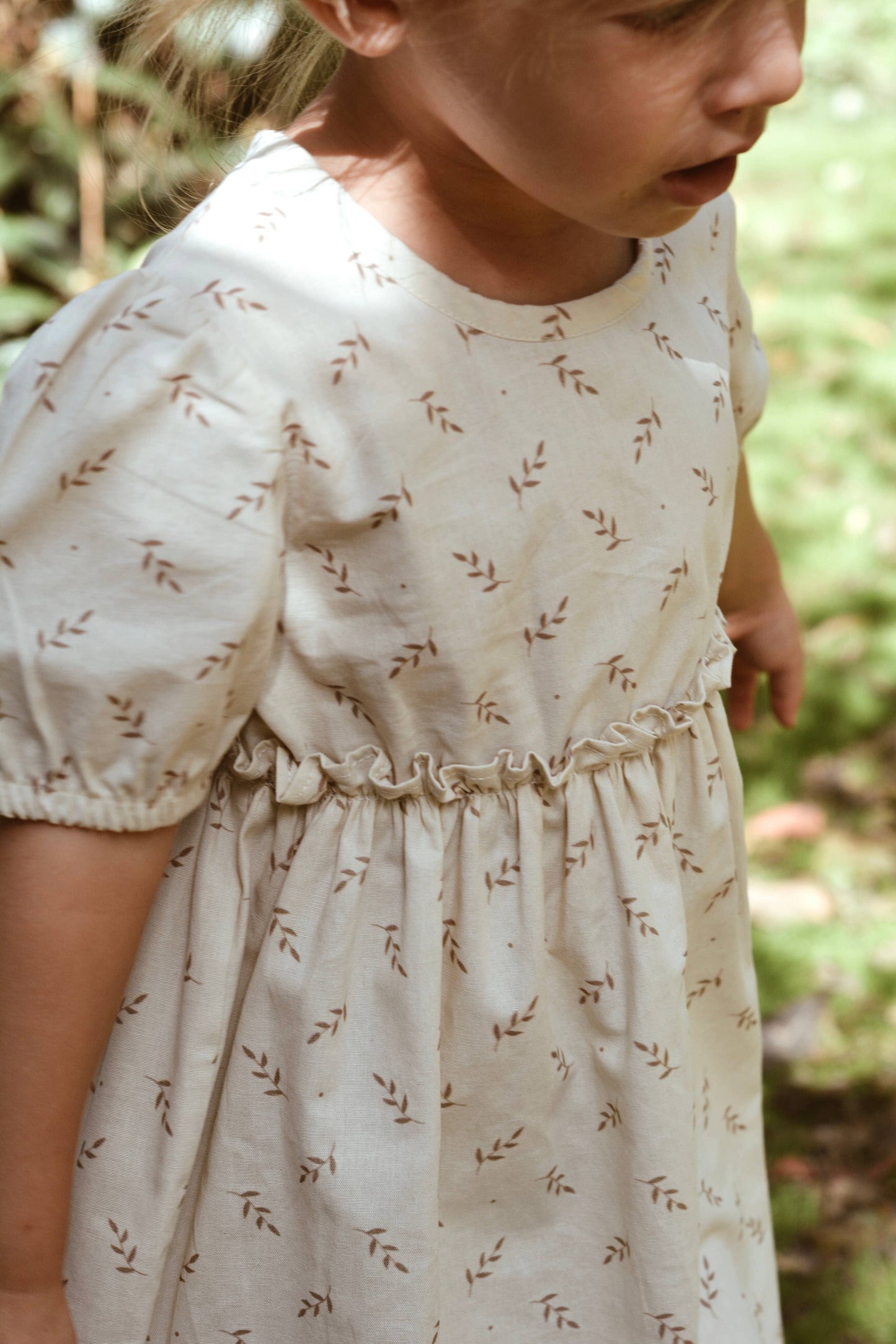 Abito estivo beige con stampa floreale per bambina 100% cotone OEKO-TEX