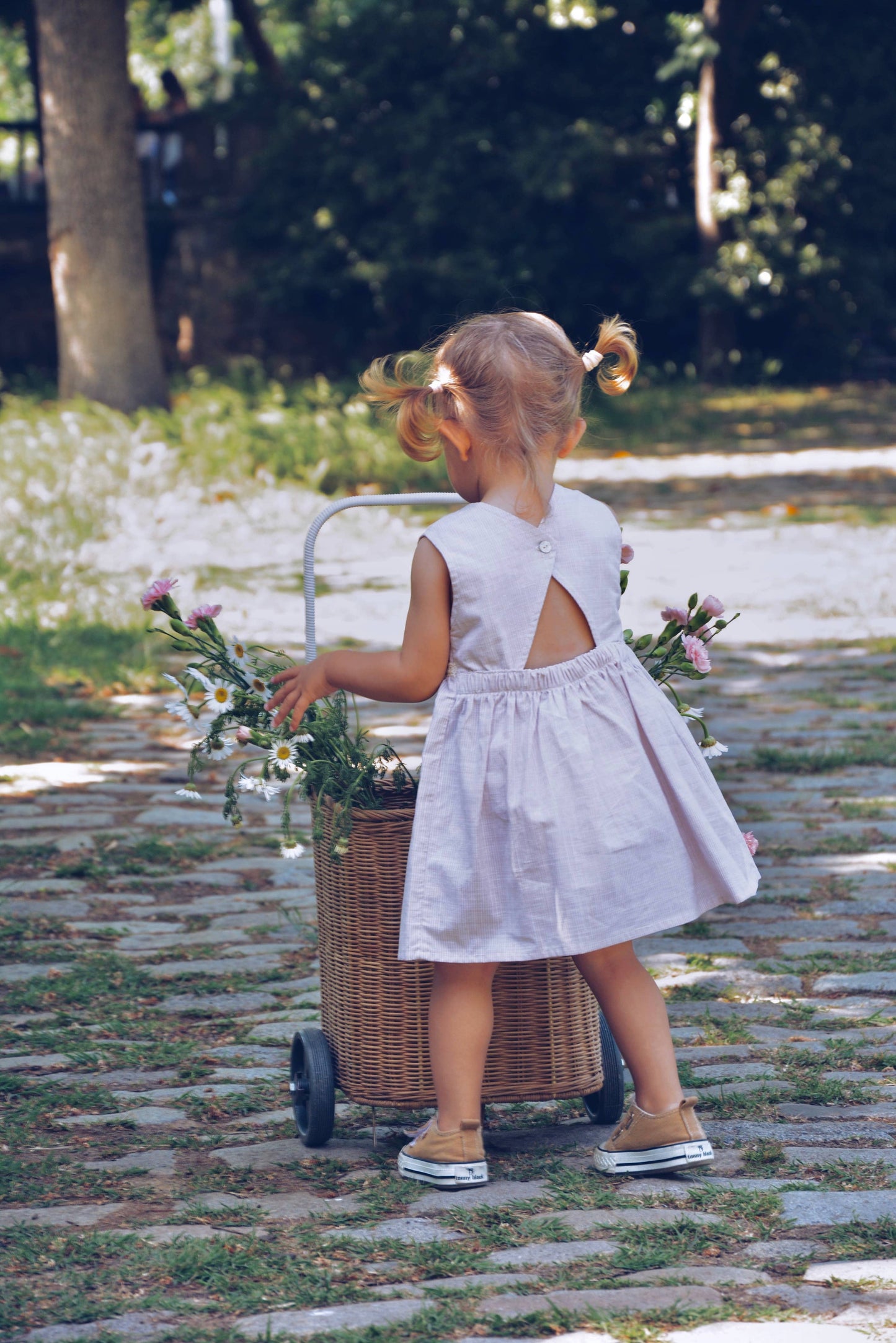 Abito estivo a righe per bambini con dettaglio schiena, 100% cotone