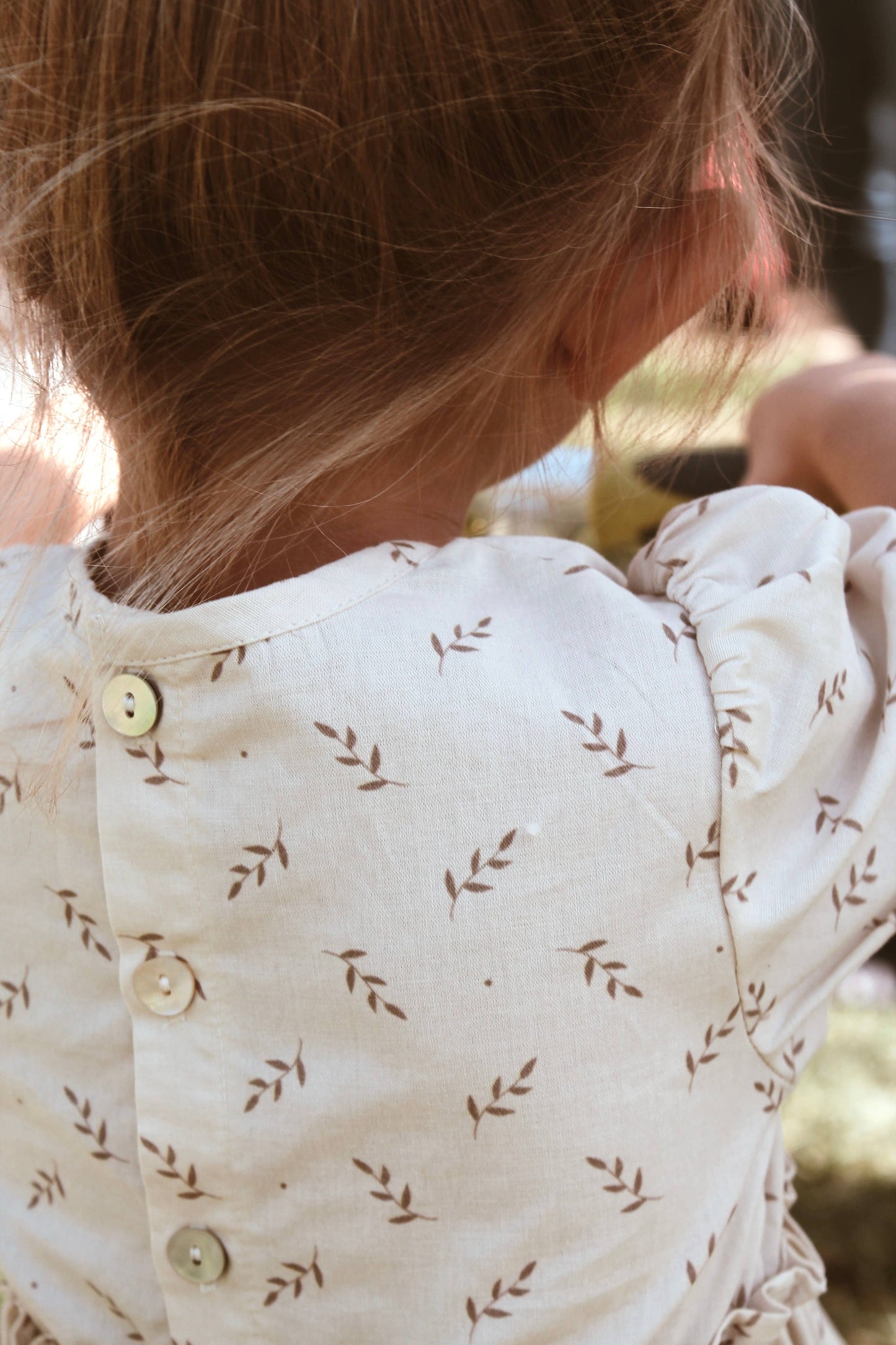 Abito estivo beige con stampa floreale per bambina 100% cotone OEKO-TEX